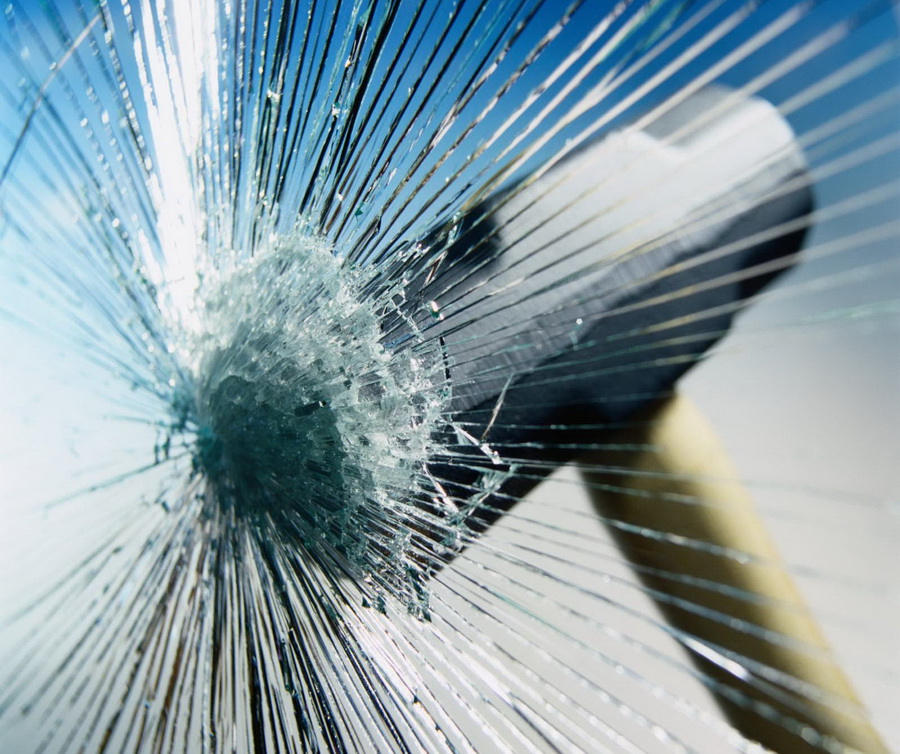Триплекс стекло обладает следующими характеристиками: